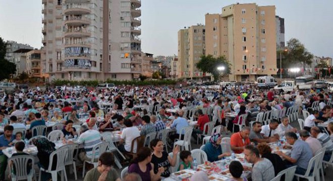 Muratpaşa iftarlarında mahalleler buluşuyor