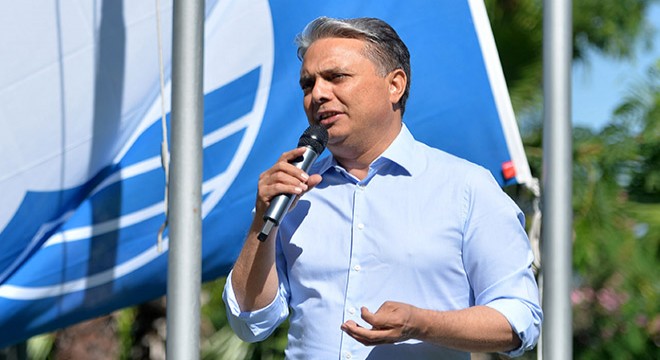 Muratpaşa'nın plajlarında mavi bayrak dalgalanıyor
