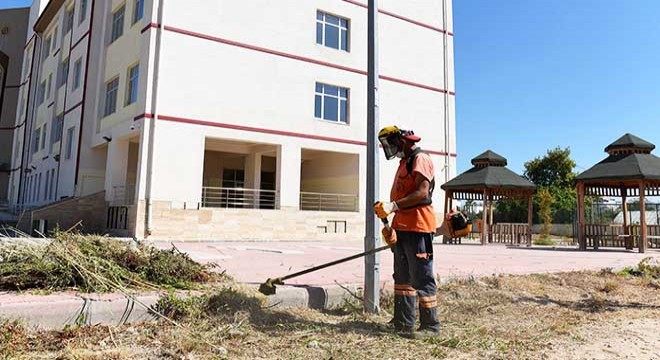 Muratpaşa, okulları dezenfekte ediyor