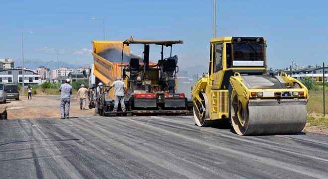 Muratpaşa, 8 yıldır asfaltını üretiyor