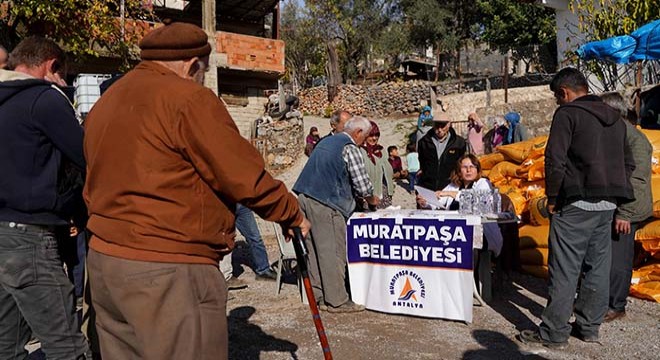 Muratpaşa, Gündoğmuş ta 32 ton hayvan yemi dağıttı