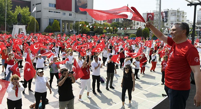 Muratpaşa da kutlamalar sabah sporuyla başladı