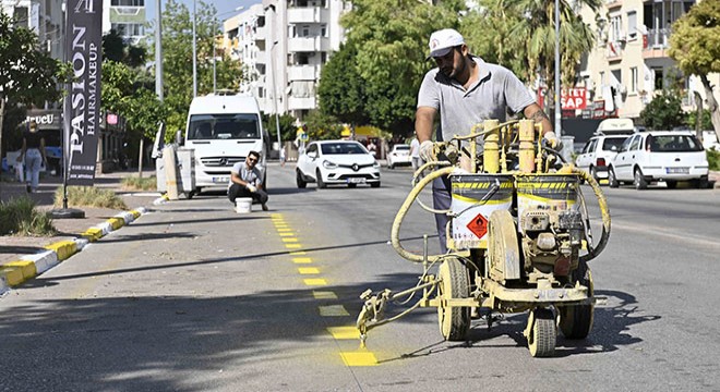 Muratpaşa’da yol çizgileri yenileniyor