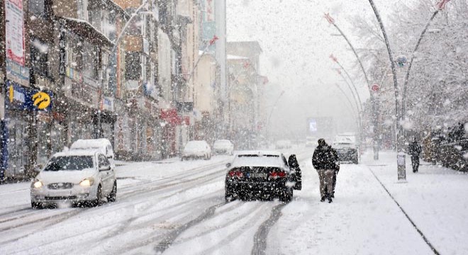 Muş'ta 35 köy yolu kardan kapandı