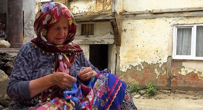 Müşküleli kadınlar, geçimlerini iğne oyaları ile sağlıyor