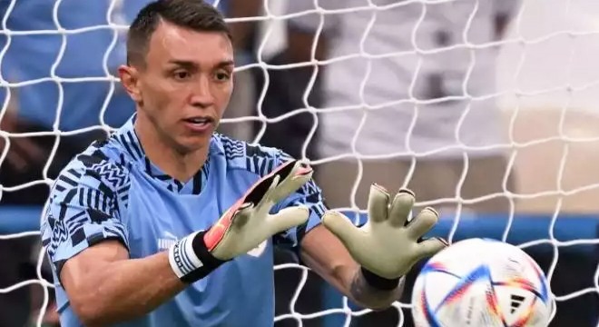 Muslera ya 4 maç men cezası