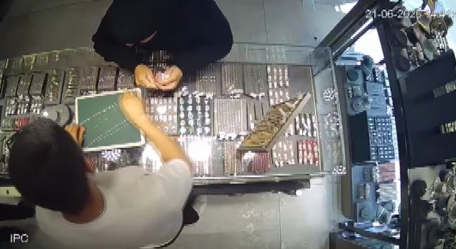 Müşteri gibi gittiği kuyumcudan 160 bin liralık hırsızlık yaptı
