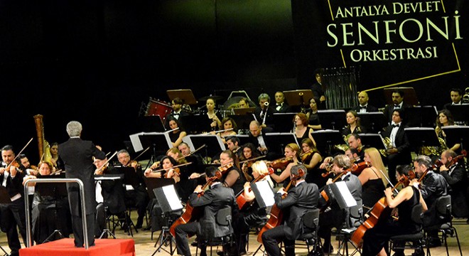 Müzede senfoni konseri