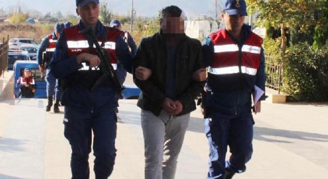 Müzikholde kadın garsonu evine götürmek istedi, tartışmada 2 kişiyi yaraladı