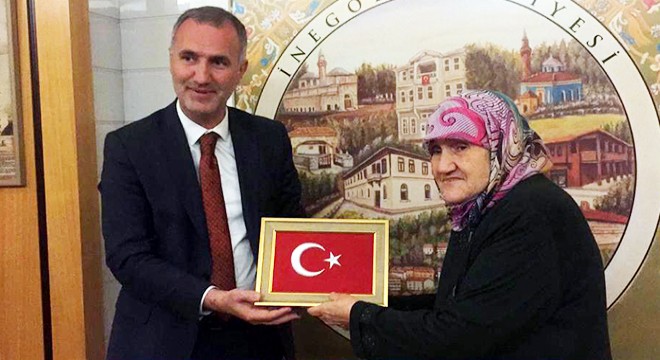 Nadire nineyi, belediye başkanı makamında ağırladı