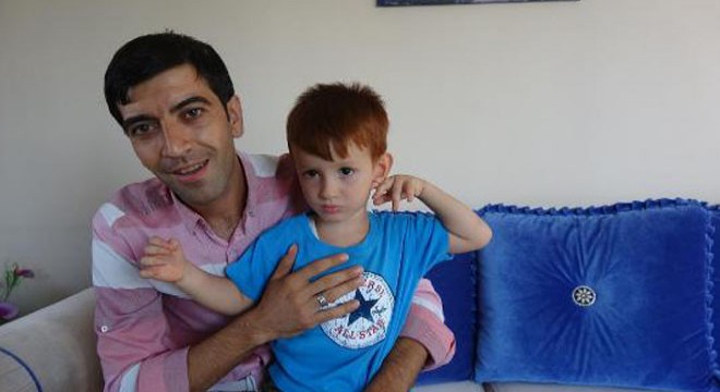 Nakliyecileri, oğlunun kumbarasını çalmakla suçladı