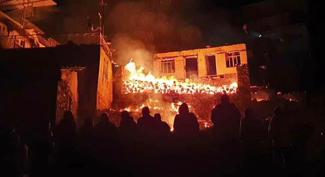 Nazilli'de 13 ev yandı, koyunlar telef oldu
