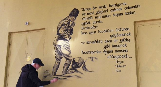 Nazım Hikmet dizelerini trafoya çizdiler