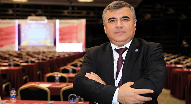 Nazım Şekeroğlu: Kadınlar her gün 170 kimyasalı cildine uyguluyor