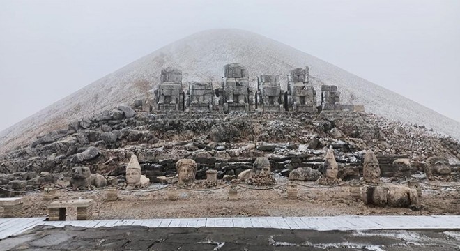 Nemrut Dağı'na yılın ilk karı yağdı