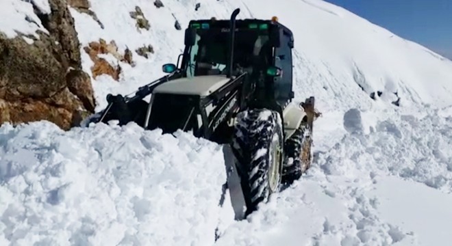 Nemrut Dağı'nda yol açma çalışmaları devam ediyor
