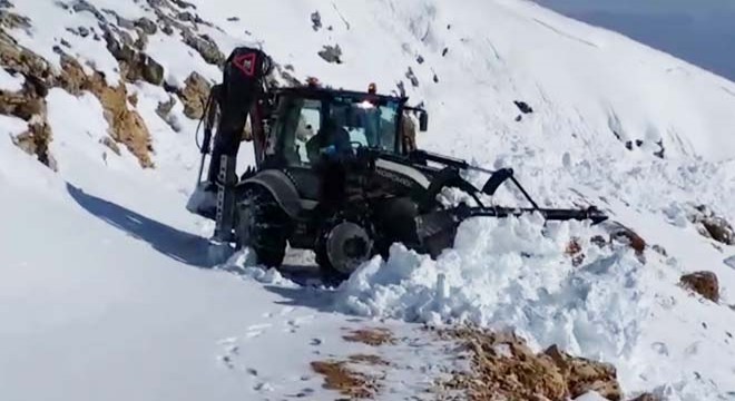 Nemrut Dağı'nda yol açma çalışmaları sürüyor