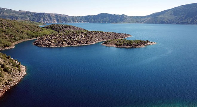 Nemrut Krater Gölü'ne ziyaretler başladı