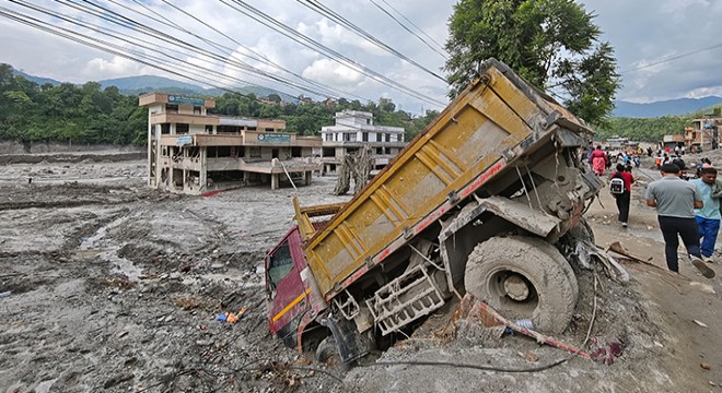 Nepal'deki selde can kaybı 1252'ye yükseldi