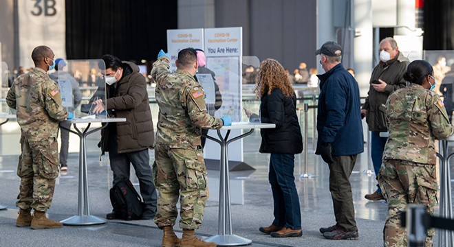 New York’ta aşı merkezindeki yoğunluk kamerada