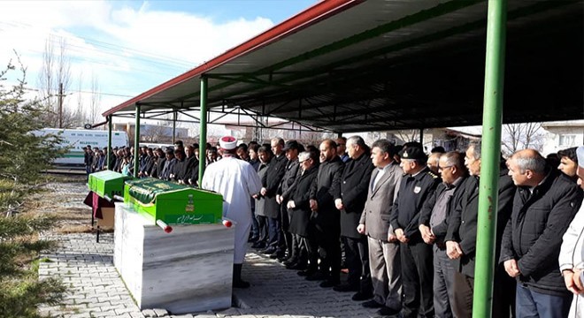 Niğde'de kazada ölen 2 kadın işçi toprağa verildi