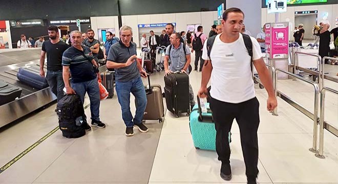 Nijer'deki Türk vatandaşları Türkiye'ye getirildi