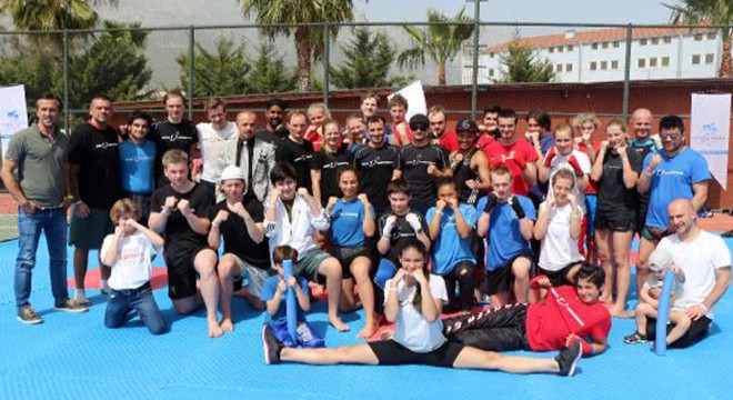Norveçli kick boks sporcuları Kemer'de kampta