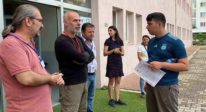 Nüfus cüzdanı yerine ehliyetini getirince sınava alınmadı