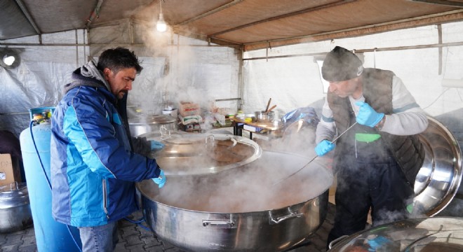 Nurhak’ta depremzedelere sıcak yemek hizmeti