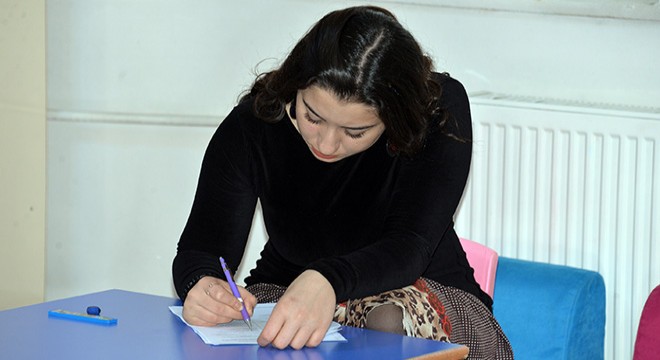 Ödüllü kitap okuma projesinde veliler ter döktü