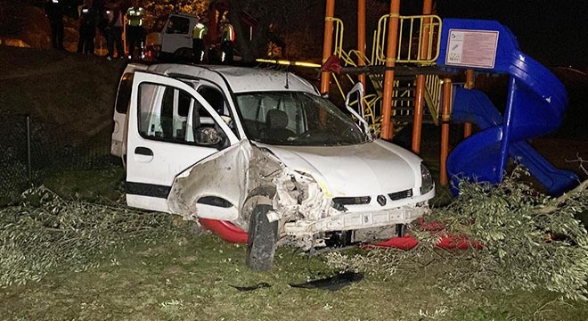 Ödünç aldıkları araçla çocuk parkına uçtular