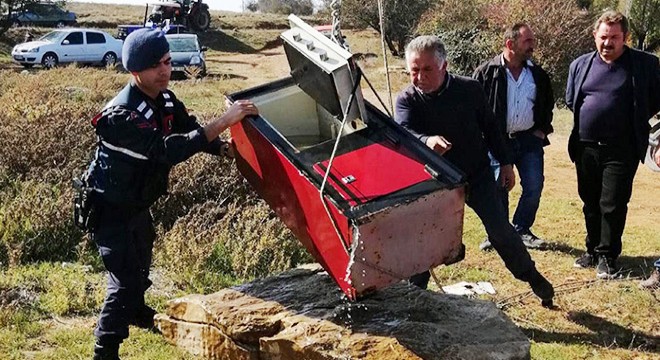 Oğlu, gelini ve yeğeni içinde 12 bin lira olan kasasını çaldı