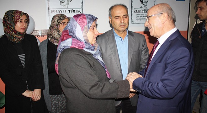 Oğlu için kütüphane yaptırdı