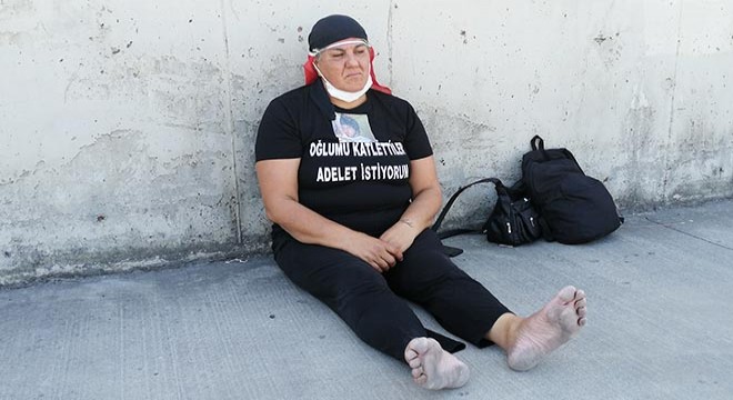 Oğlu öldürülen anne Ankara'ya yalın ayak yürümeye başladı