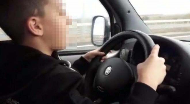 Oğluna hafif ticari aracı kullandırdı, 'Polisi boş ver' dedi