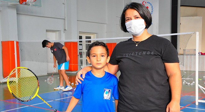 Oğluna hem annelik hem de antrenörlük yapıyor