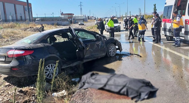Oğlunu birliğine bıraktı dönüşte kaza yaptı: 2 ölü, 3 yaralı