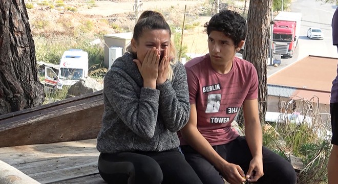 Oğluyla kaldıkları baraka yandı, gözyaşlarına boğuldu