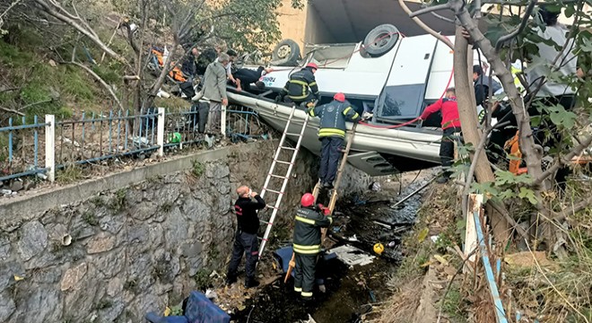 Öğrenci servisi kazasında araç eski, sürücünün belgeleri eksik çıktı