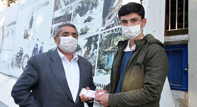Öğrenci, yolda bulduğu 20 bin lirayı sahibine teslim etti