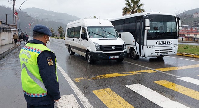 Öğrenci servis kazalarına önlem için okul saatleri  esnetilsin  önerisi