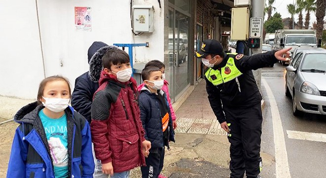 Öğrenci ve öğretmenlere deprem ve trafik eğitimi