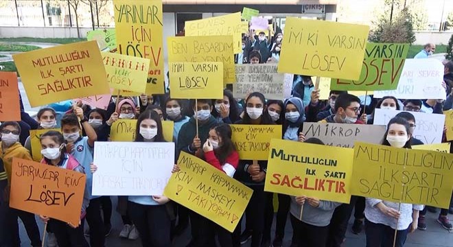 Öğrenciler lösemili çocuklar için yürüdü