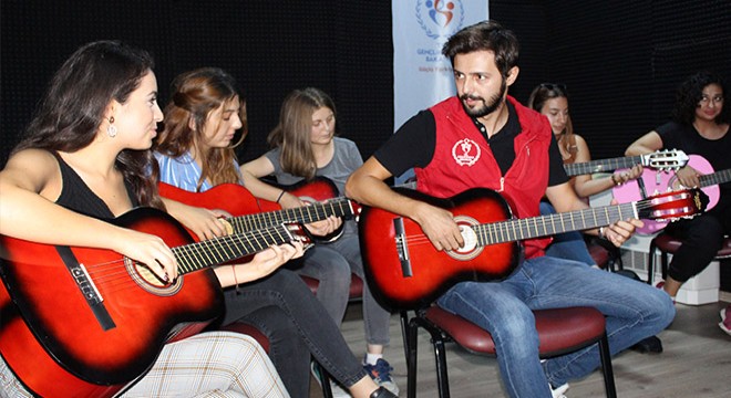 Öğrenciler, sosyal çalışma programıyla iş hayatına adım atıyor