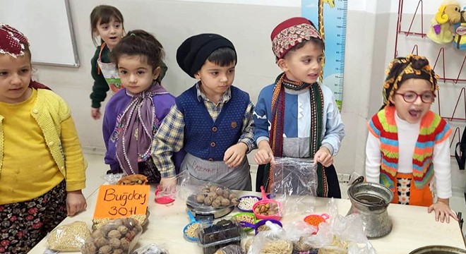 Öğrenciler, tezgaha geçip satış yaptı