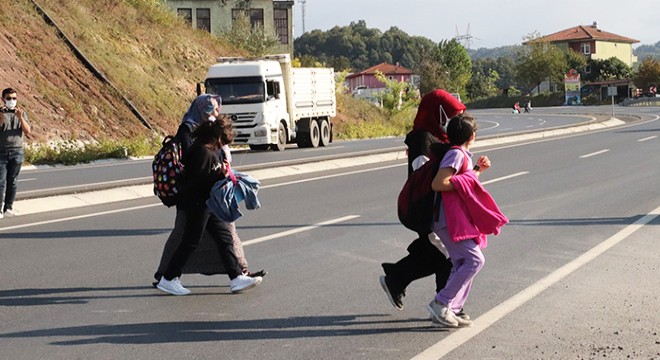 Öğrenciler ölüm korkusuyla okula gidiyor