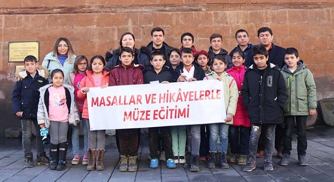 Öğrenciler tarihi mekanları gezip, kendi masallarını yazıyor