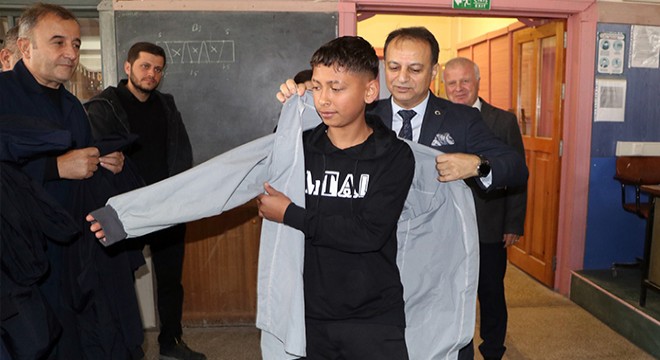 Öğrenciler törenle iş önlüğü giydi
