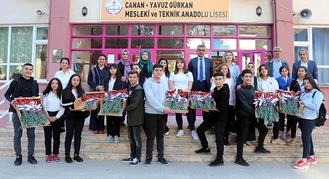 Öğrencilerden anlamlı davranış