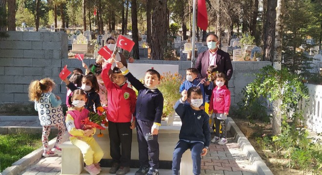 Öğrencilerden, şehit mezarlarına ziyaret